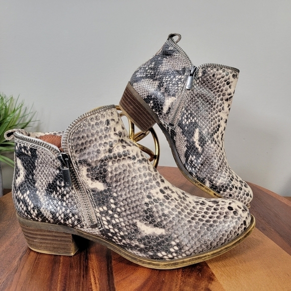 Lucky Brand Snakeskin Print Leather Bartalino zipper ankle boots Size 7.5 - Picture 17 of 17
